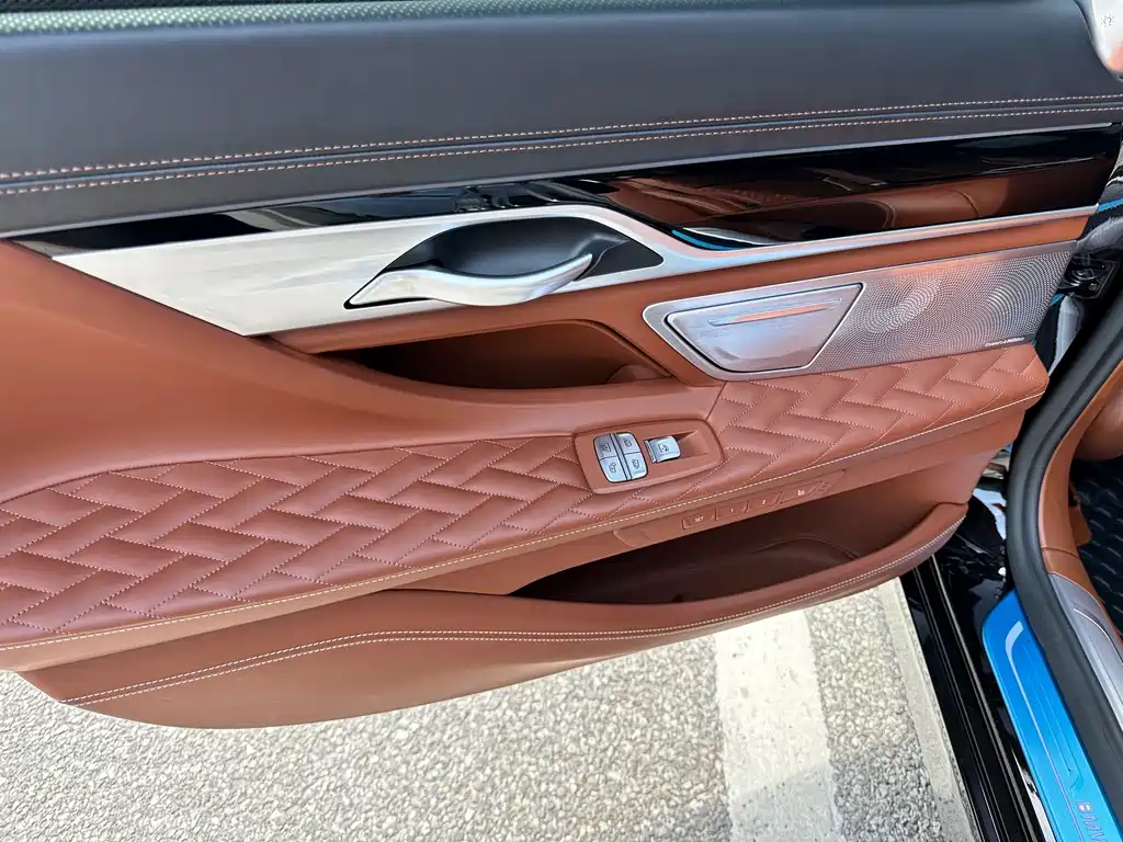 BMW 7 Series — миниатюра 17