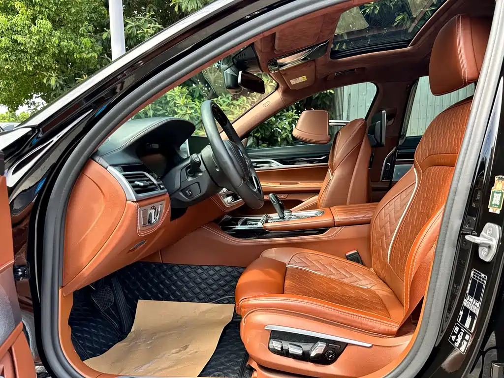 BMW 7 Series — миниатюра 10