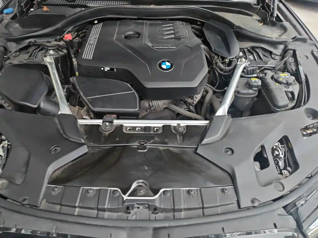 BMW 5 Series — миниатюра 11