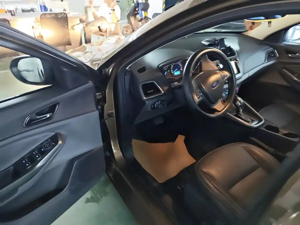 Ford Escort — миниатюра 16