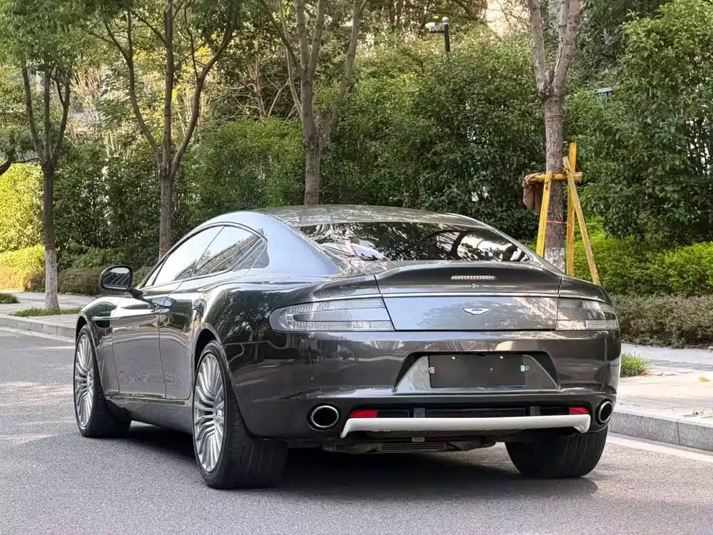 Aston Martin Rapide — миниатюра 5