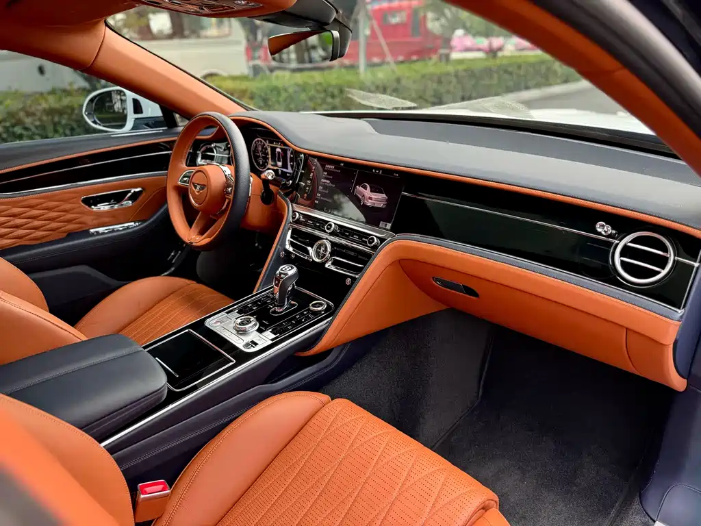 Bentley Flying Spur PHEV 2.9T V6 Hybrid Mulliner, фото 6