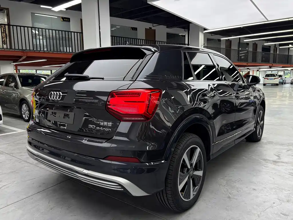 Audi Q2L e-tron — миниатюра 17
