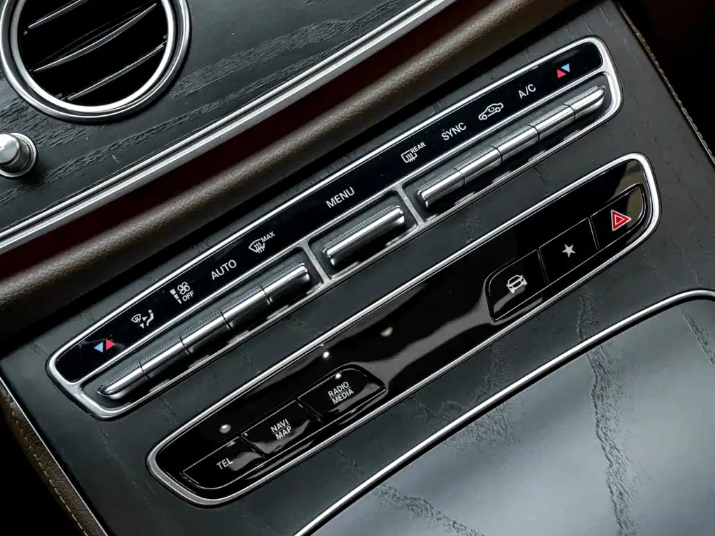 Mercedes-Benz E-Class — миниатюра 20