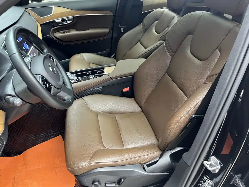 Volvo XC90 — миниатюра 6