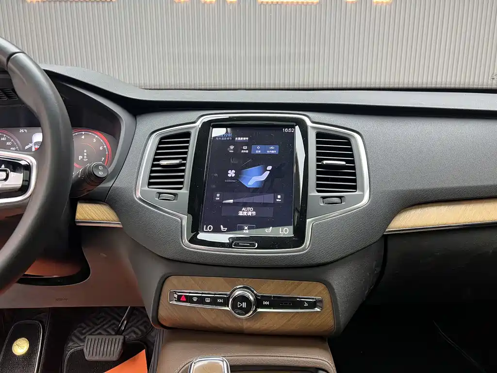 Volvo XC90 — миниатюра 5