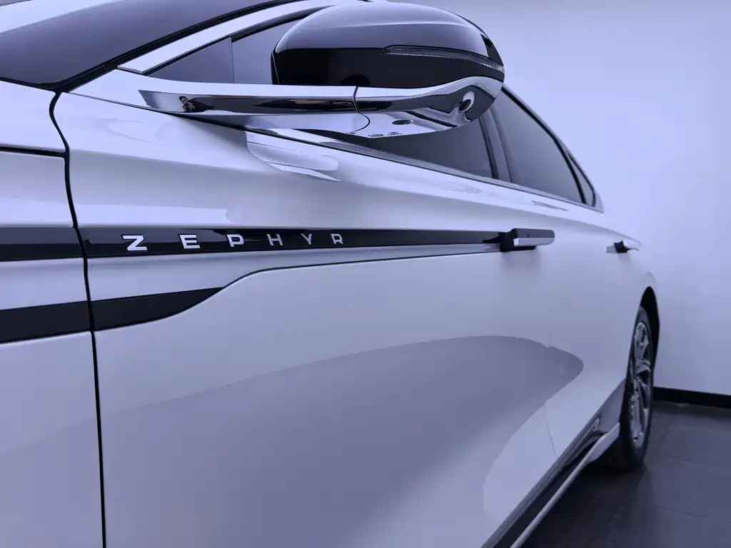 Lincoln Z 2022 i
