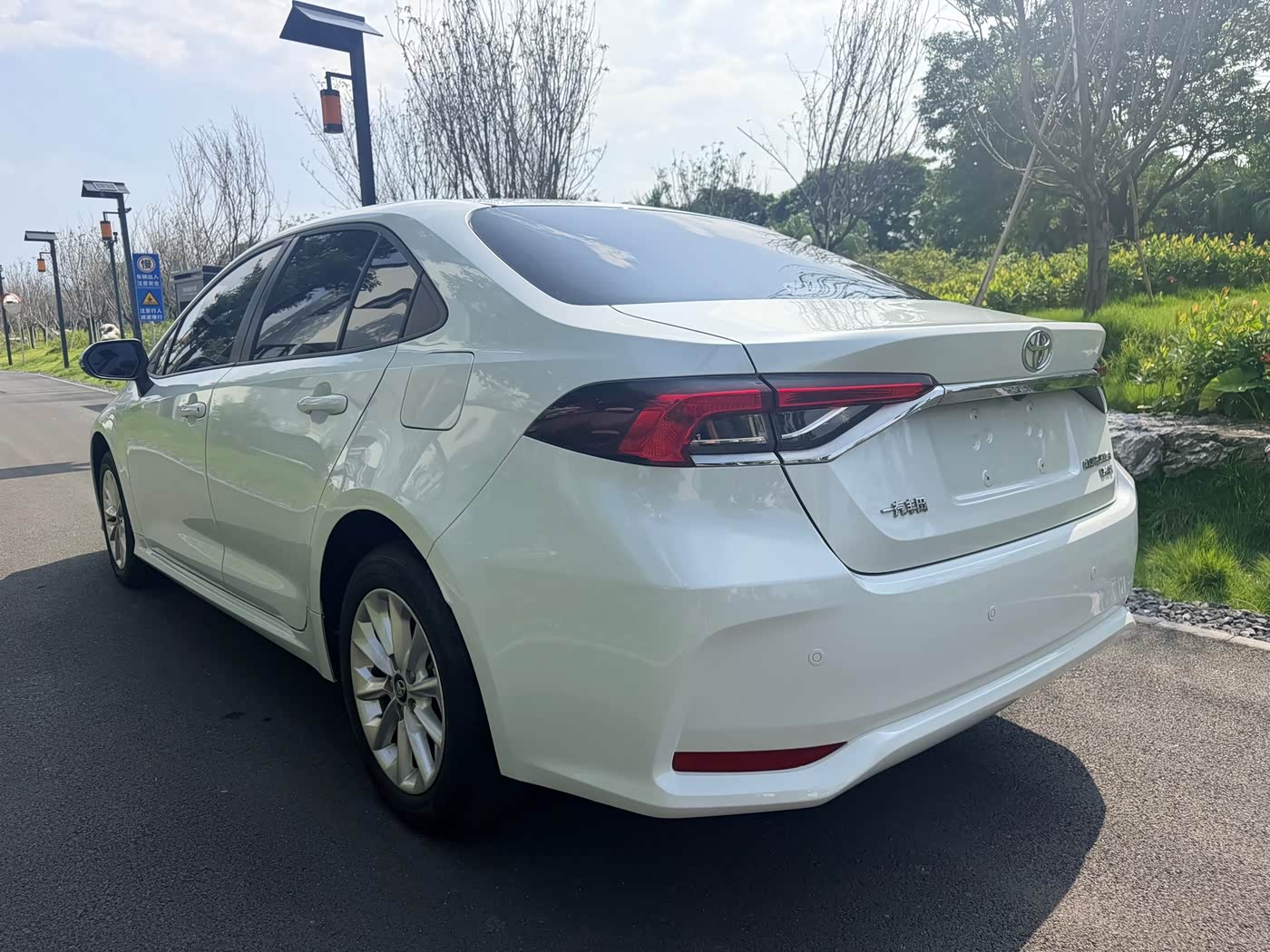 Toyota Corolla 1.2 л 2022 г. Белый, пробег 30000 км