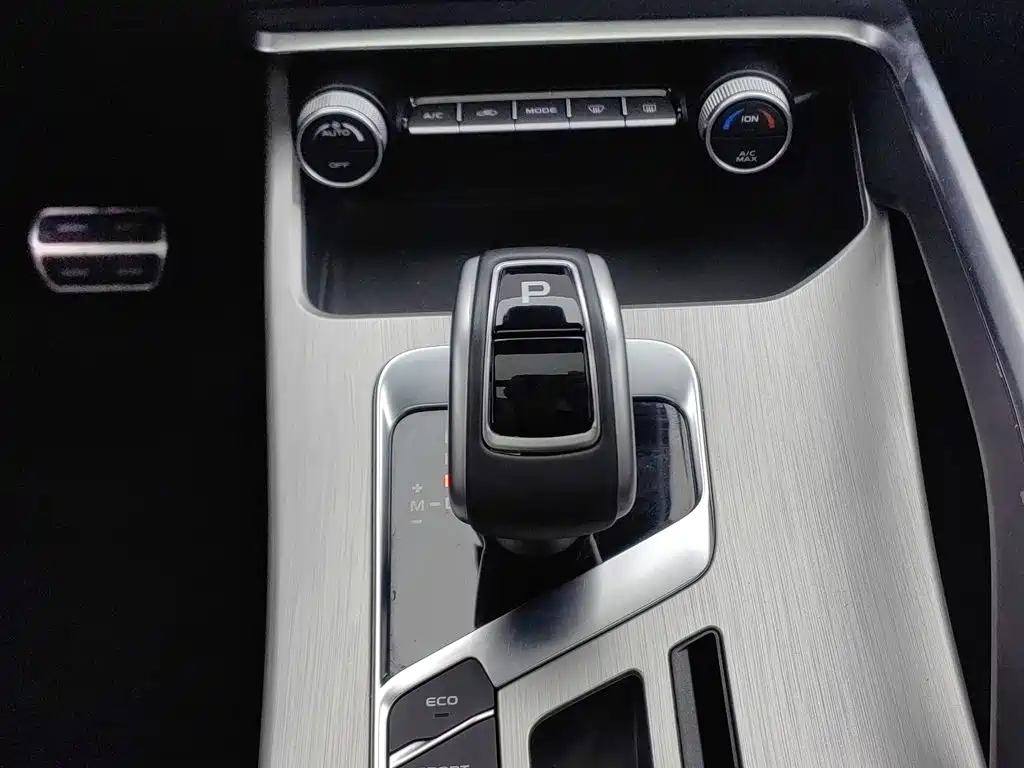 Geely Binyue — миниатюра 13