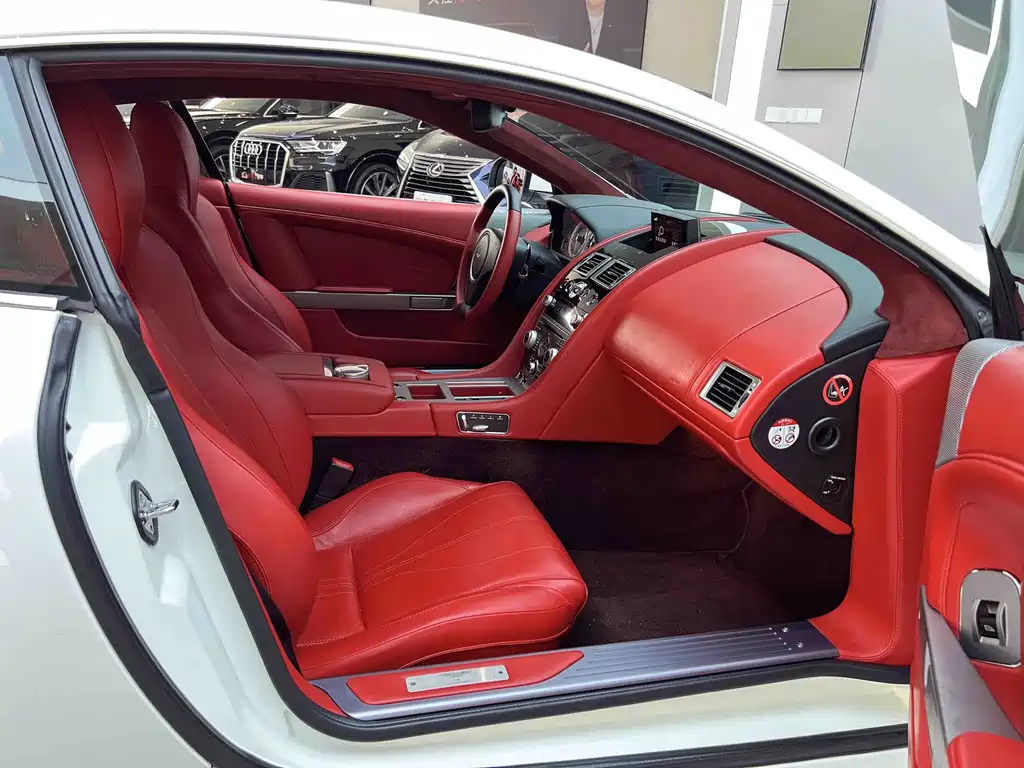 Aston Martin DB9 — миниатюра 12