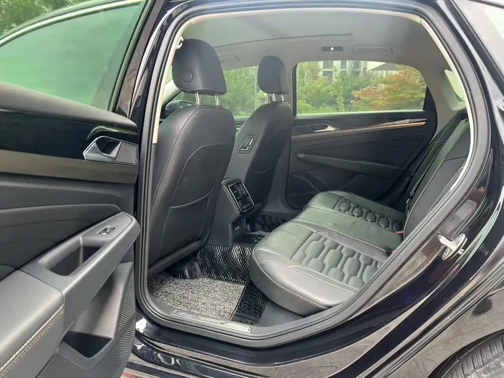Volkswagen 帕萨特插电混动 — миниатюра 6