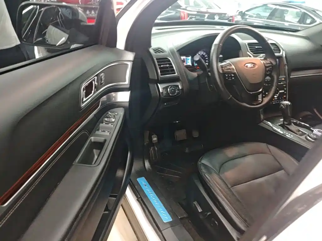 Ford Explorer (Import) — миниатюра 16