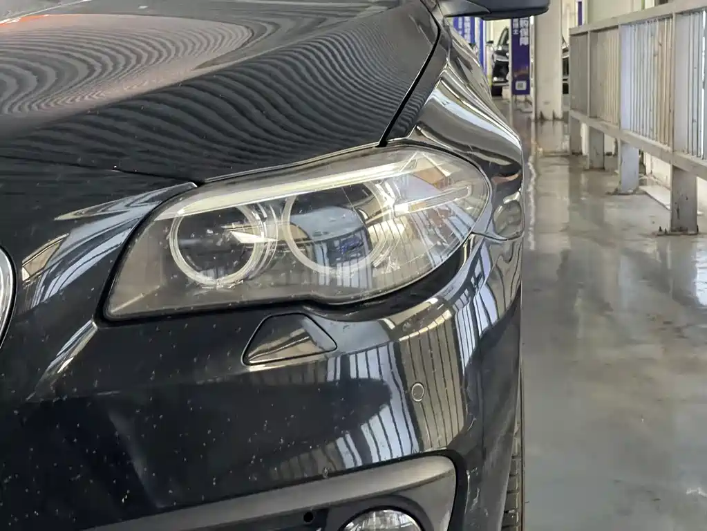 BMW 5 Series — миниатюра 10