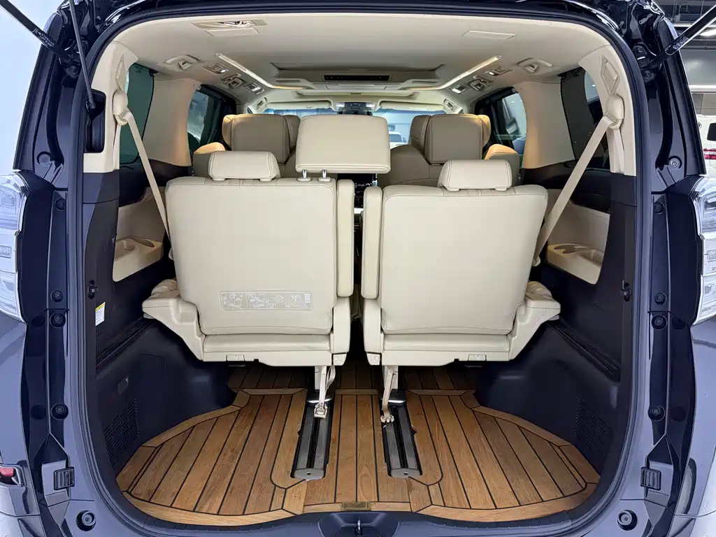 Toyota Vellfire 2021 2.5L HV Luxury