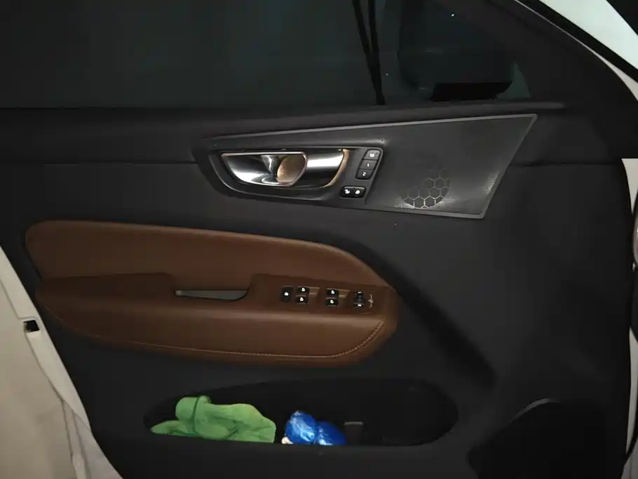 Volvo XC60 2025 Luxury