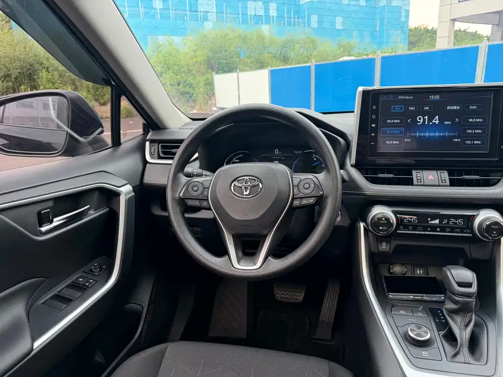 Toyota RAV4 — миниатюра 7