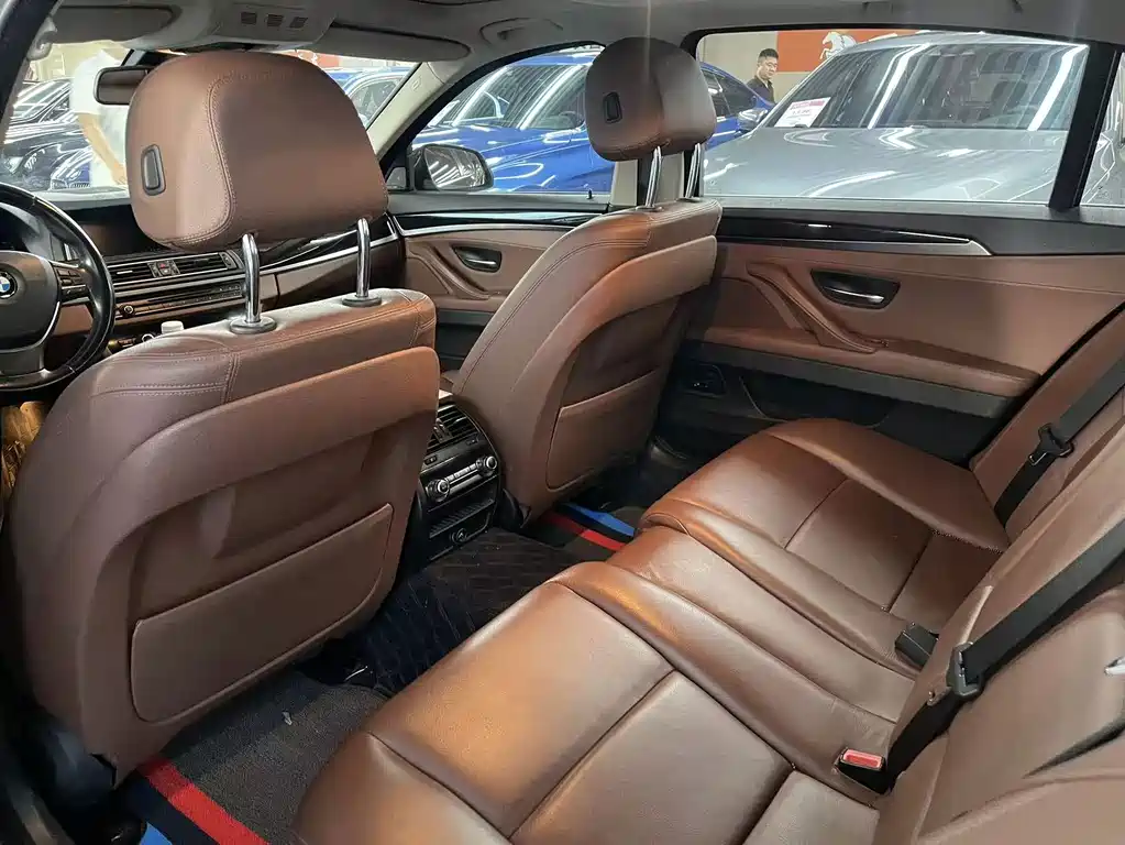 BMW 5 Series — миниатюра 5