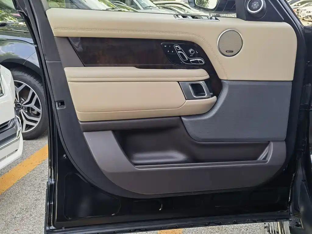 Land Rover Range Rover — миниатюра 4