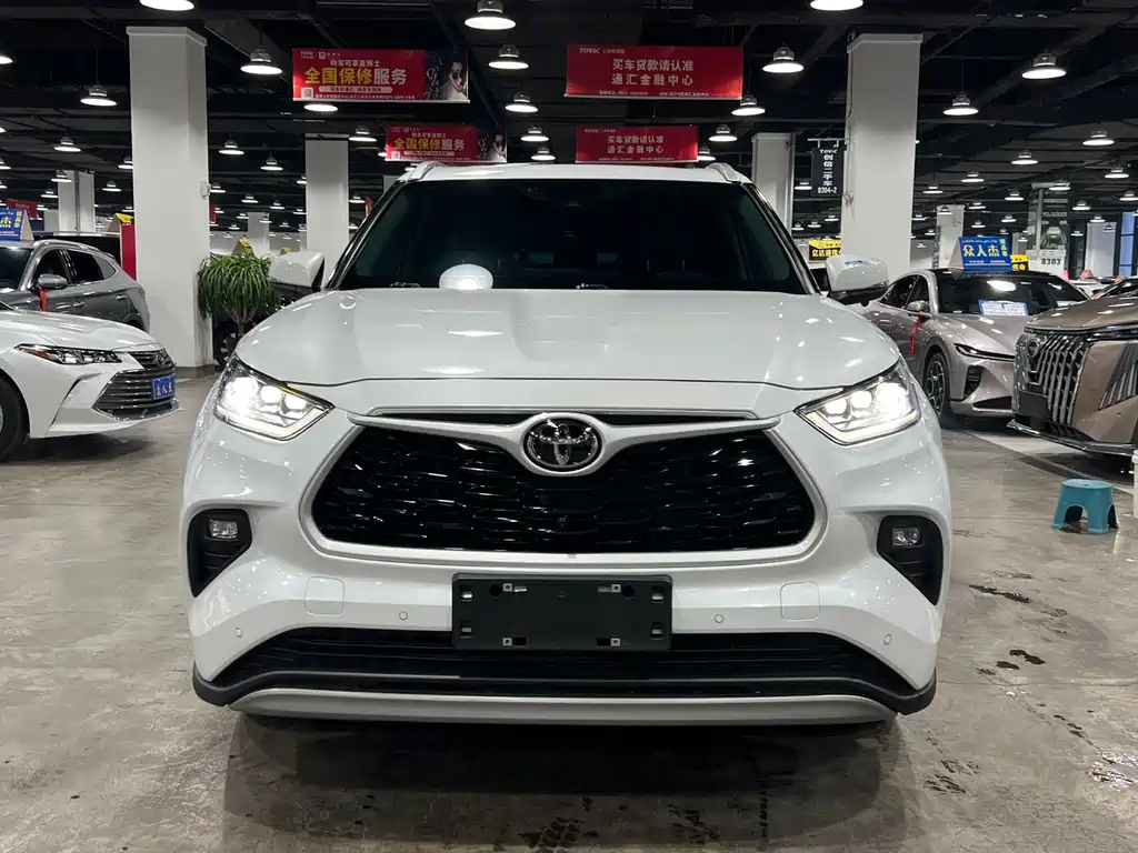 TOYOTA HIGHLANDER