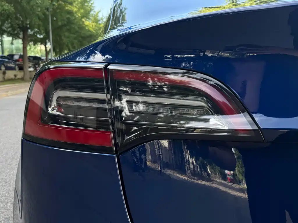 Tesla Model 3 — миниатюра 17
