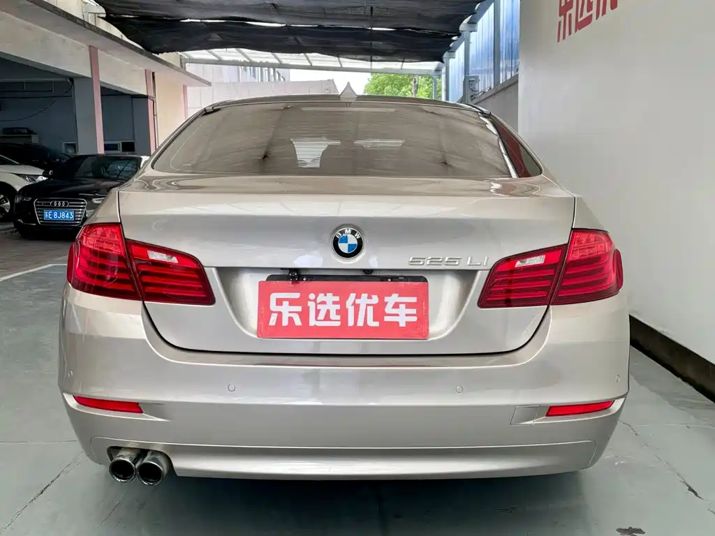 BMW 5 Series — миниатюра 5