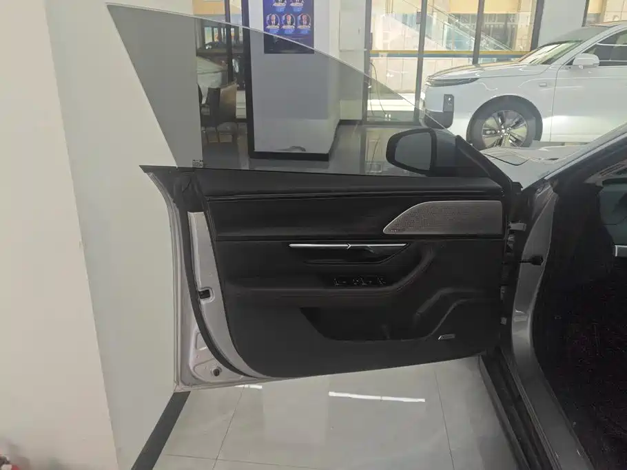 XPeng P7 — миниатюра 7