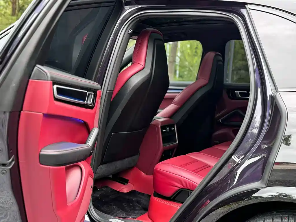 Porsche Cayenne — миниатюра 6