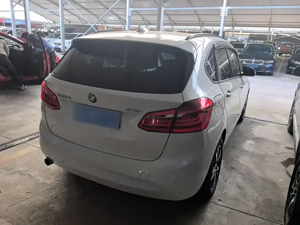 BMW 2 Series Active Tourer — миниатюра 7