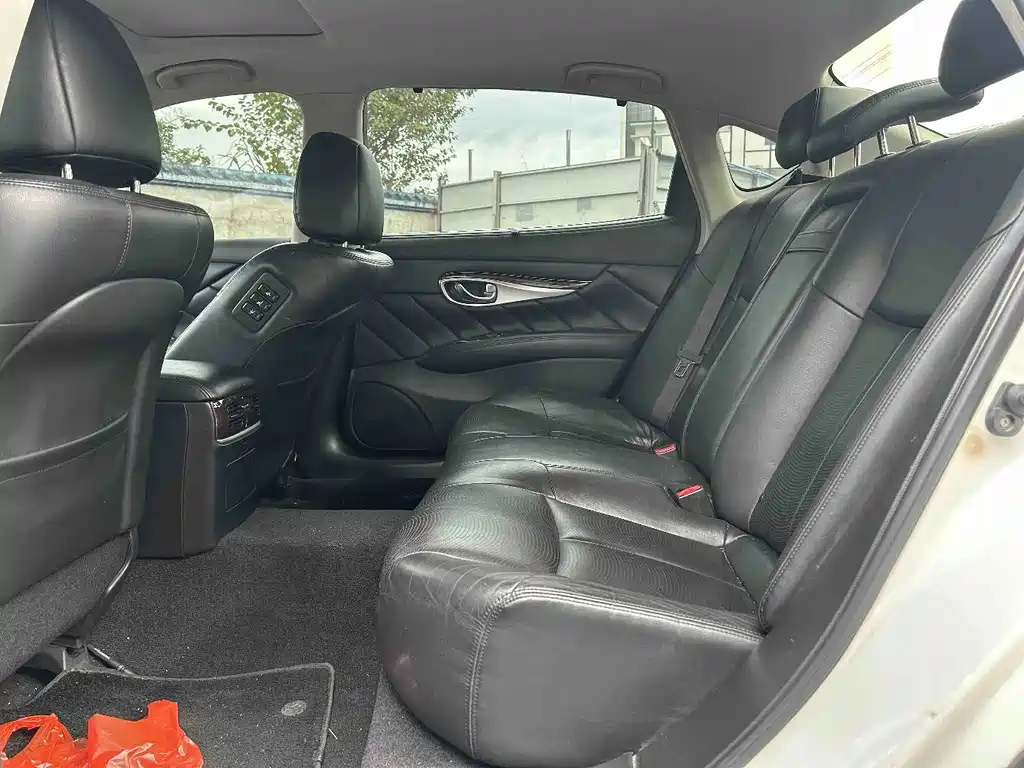 Infiniti Q70 — миниатюра 7