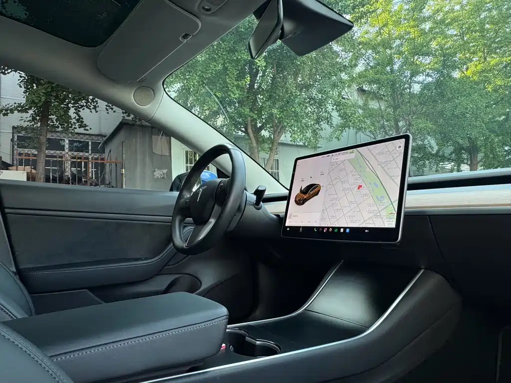 Tesla Model 3 — миниатюра 9