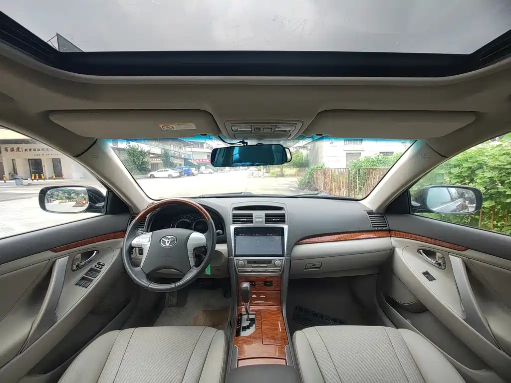 Toyota Camry — миниатюра 10