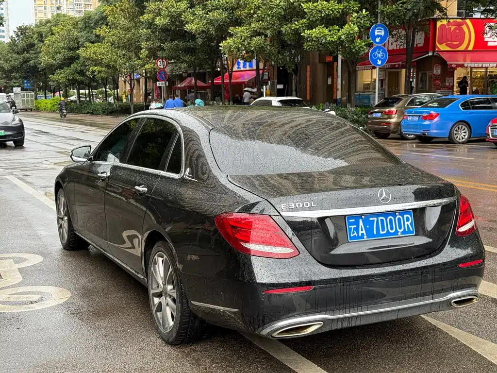 Mercedes-Benz E-Class — миниатюра 9