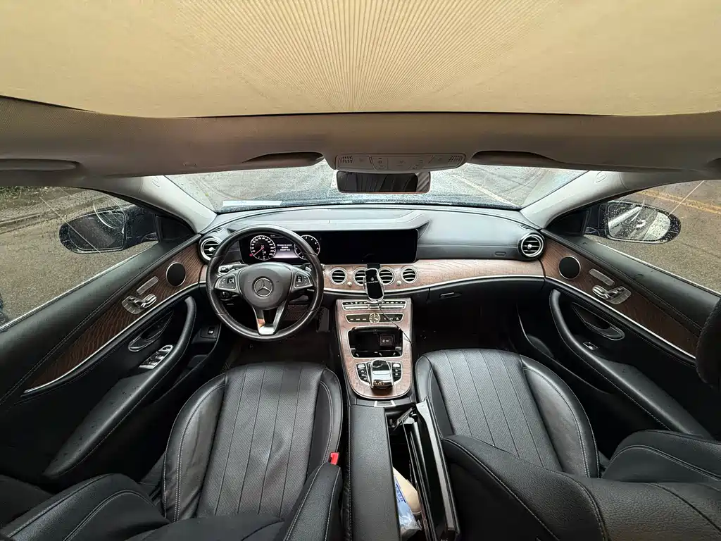 Mercedes-Benz E-Class — миниатюра 5