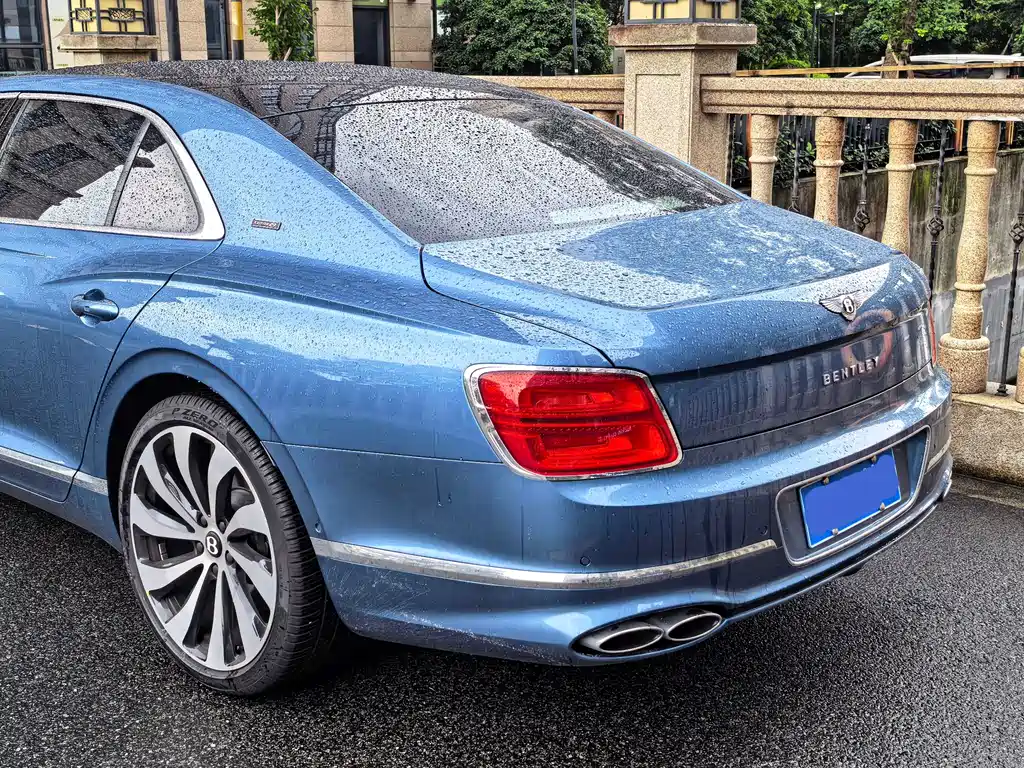Bentley Flying Spur 2024 V8 Edition 8