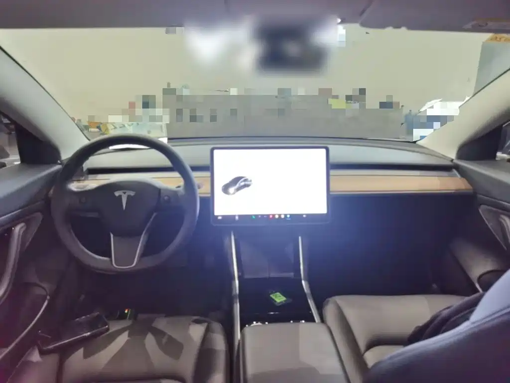 Tesla Model 3 — миниатюра 10