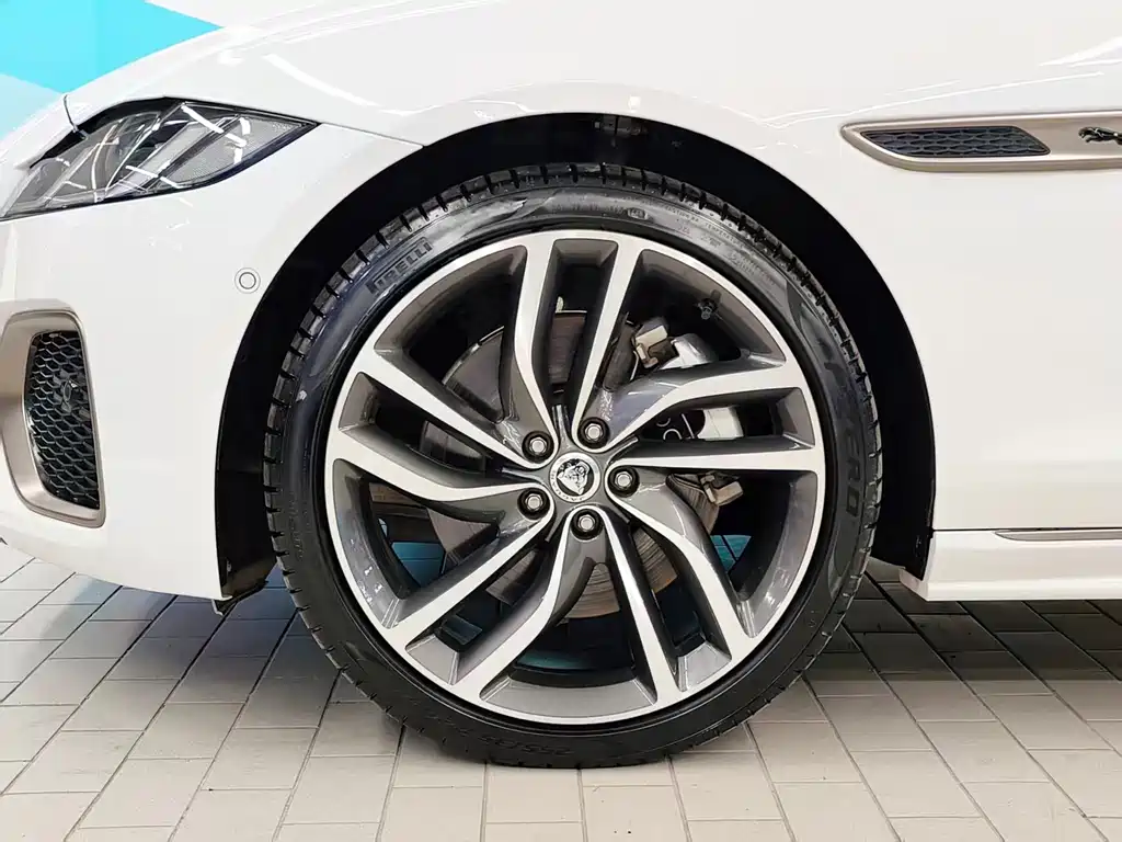 Jaguar XFL 2024 2.0T P300 Flagship Sport