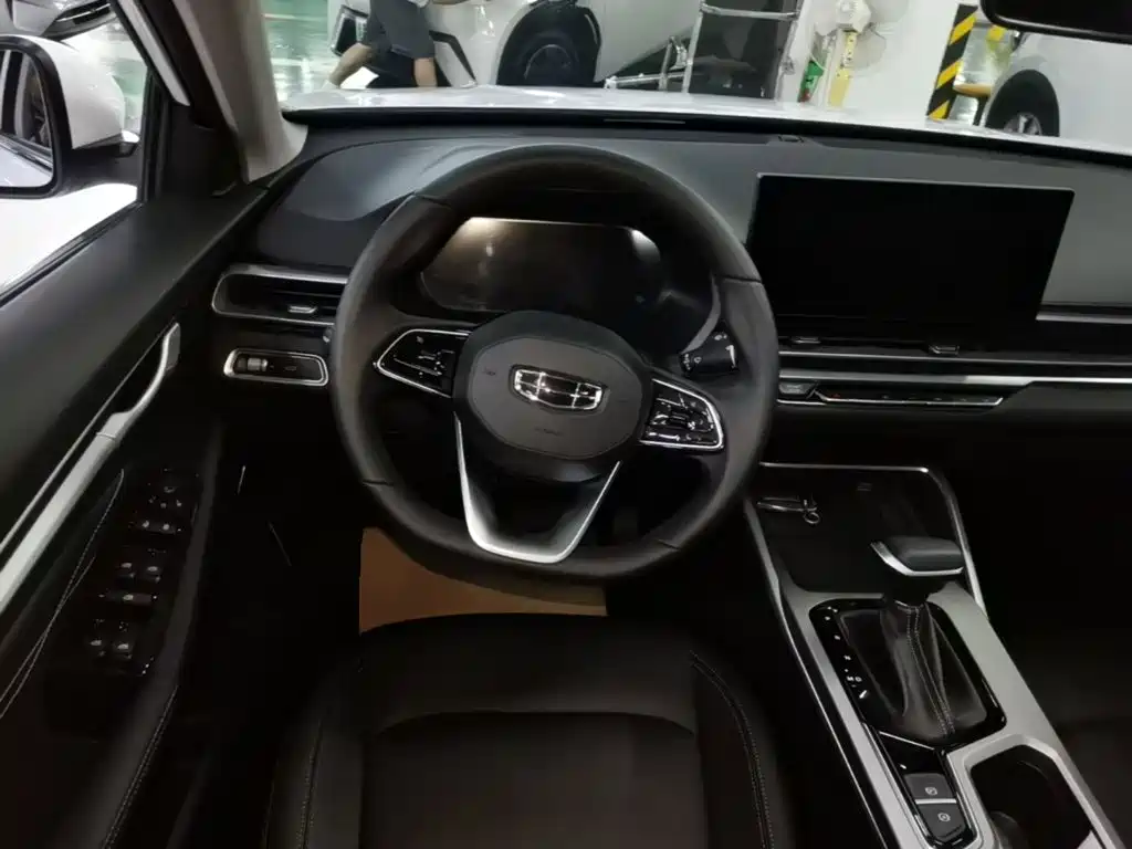 Geely Emgrand — миниатюра 11