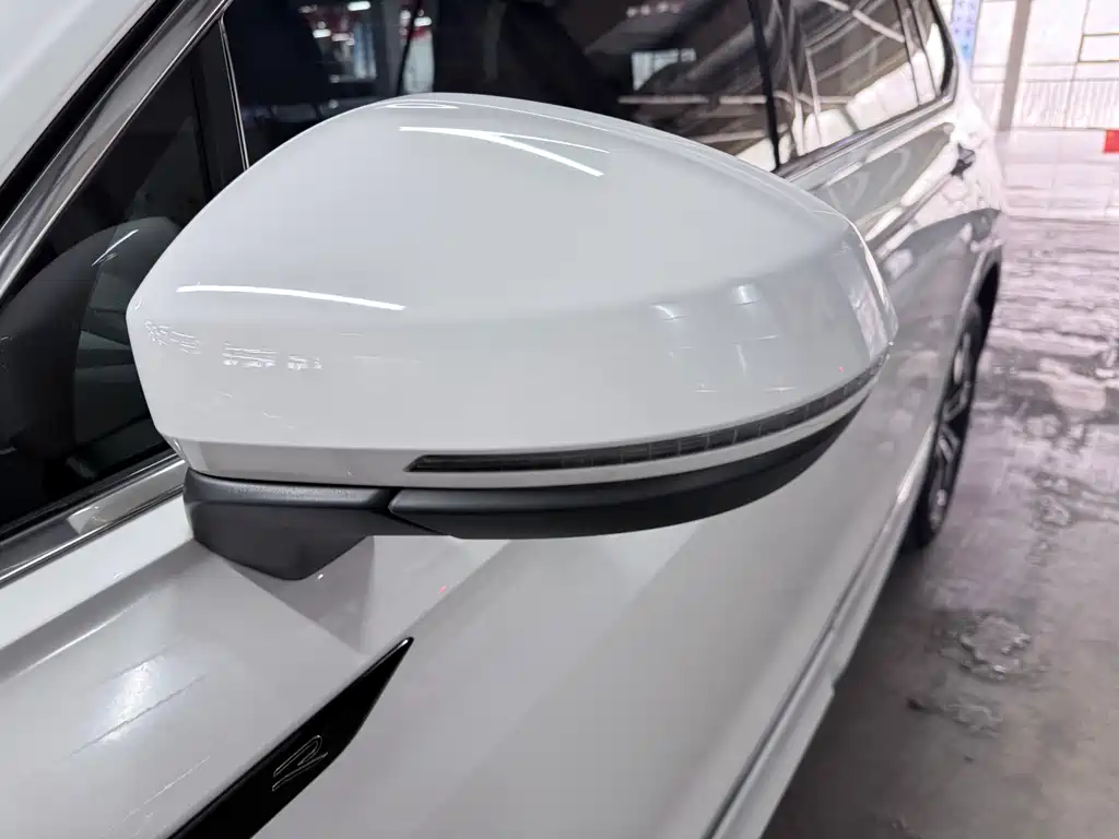 Volkswagen Tiguan L - фото 6
