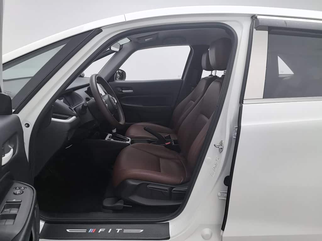 Honda Fit 1.5 л 2021 г. Белый, пробег 20400 км