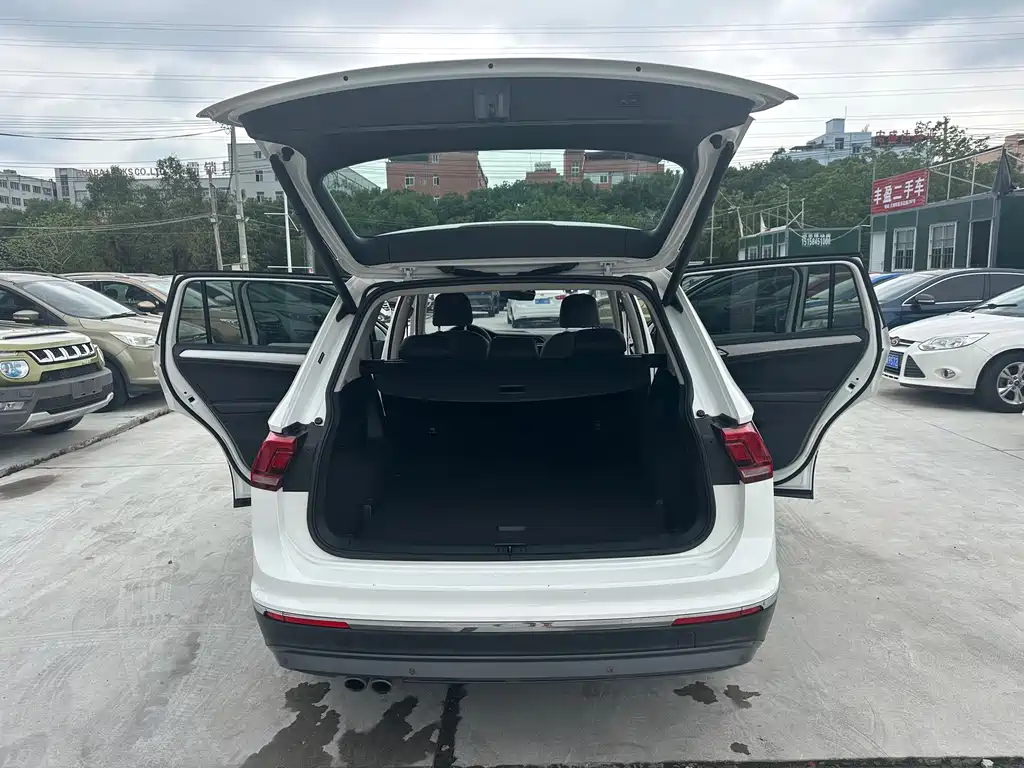 Volkswagen Tiguan L — миниатюра 10