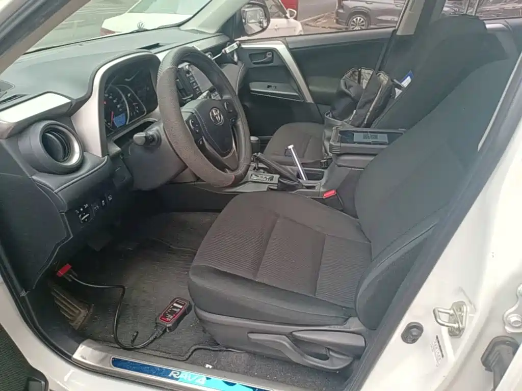 Toyota RAV4 — миниатюра 15