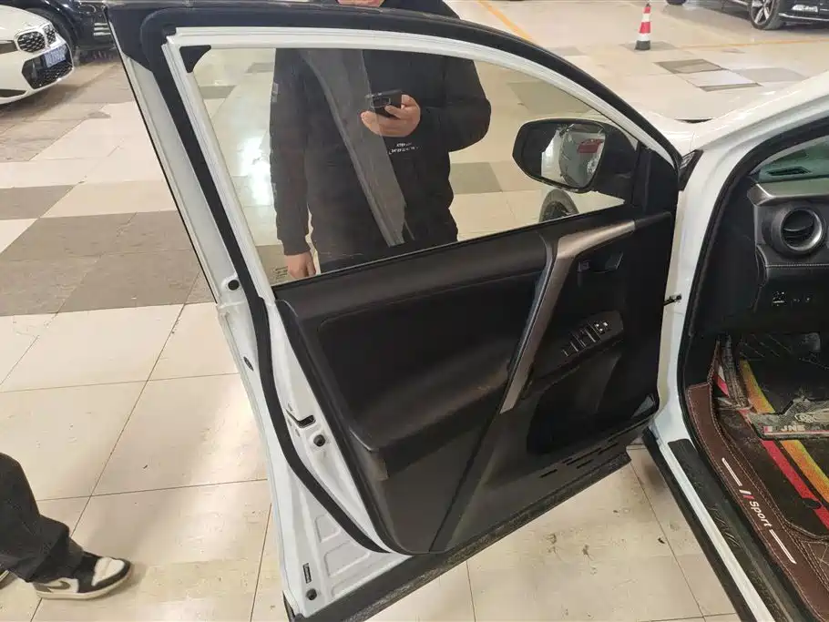 TOYOTA RAV4 RONGFANG