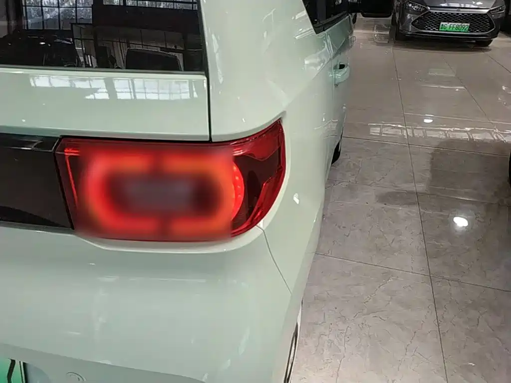 Wuling MINIEV — миниатюра 8