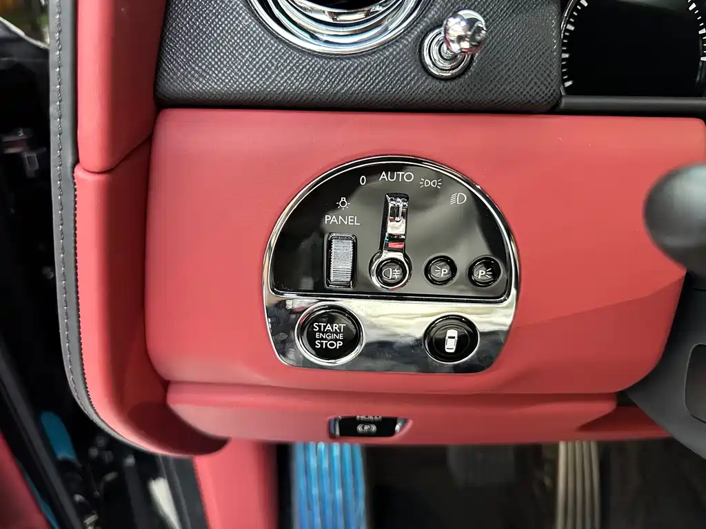 Rolls-Royce Cullinan — миниатюра 16