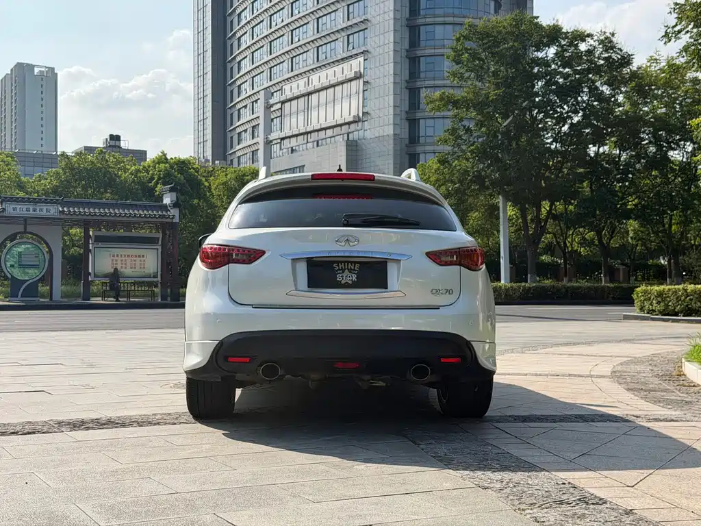 Infiniti QX70 — миниатюра 5