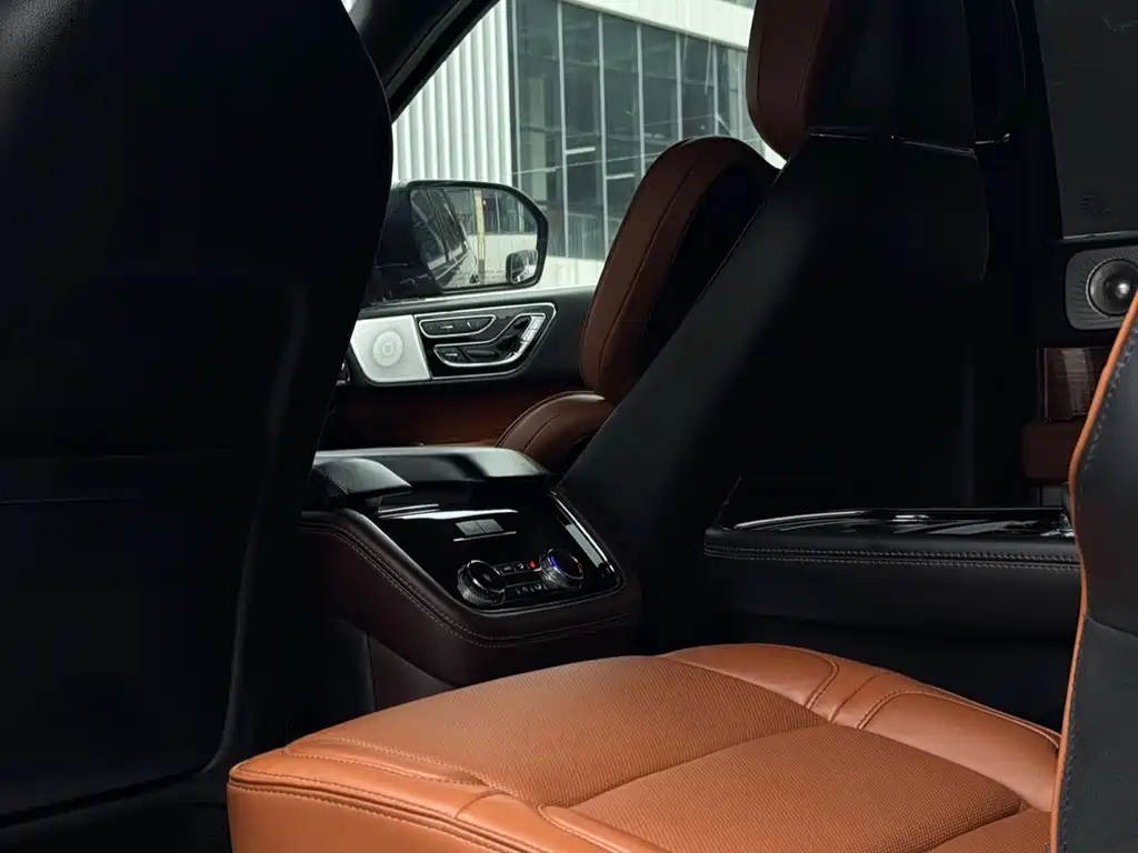 Lincoln Navigator — миниатюра 6