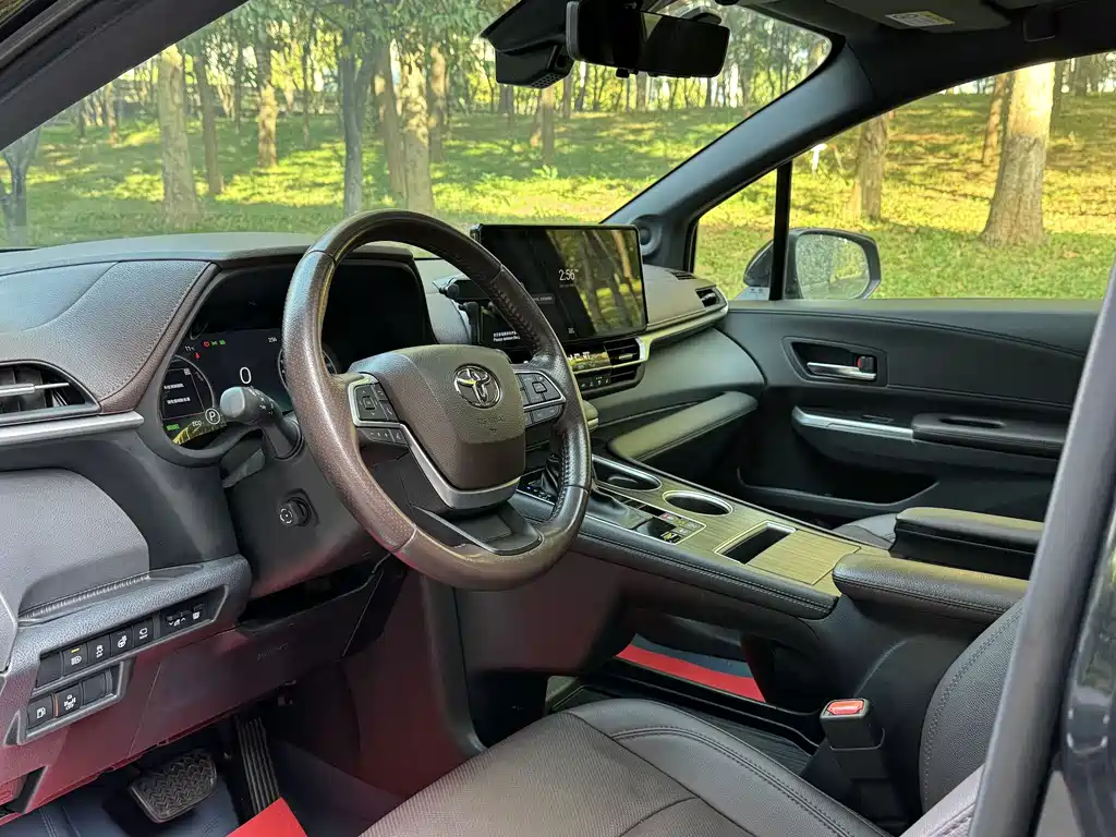 Toyota Sienna — миниатюра 14