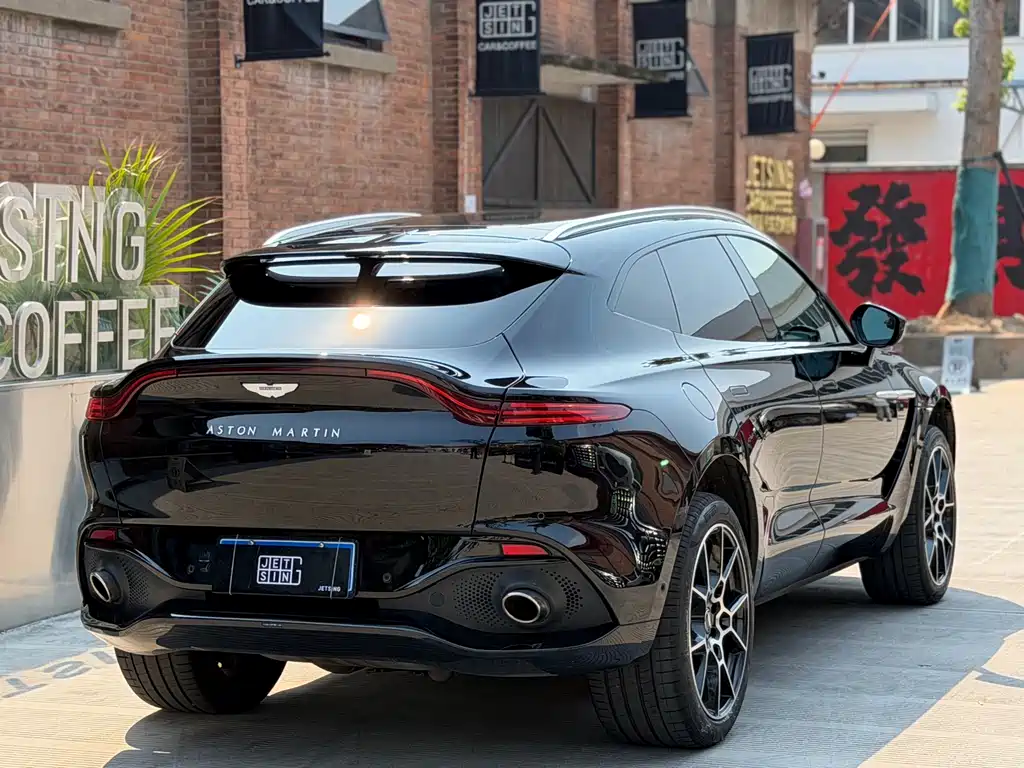 Aston Martin DBX 2021 4.0T V8