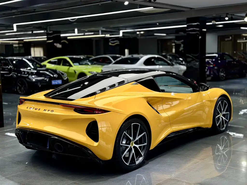 Lotus Emira — миниатюра 5