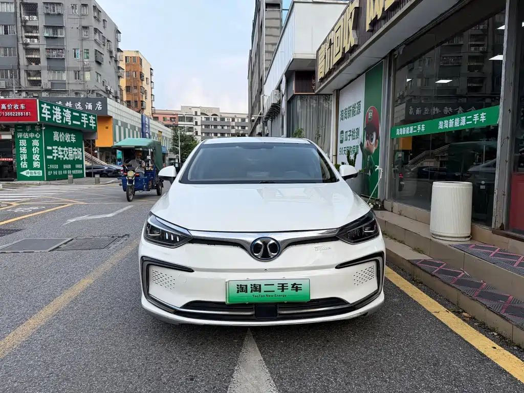 BAIC EU5